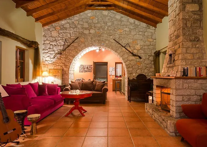 Elise Сasa de vacaciones Vathí