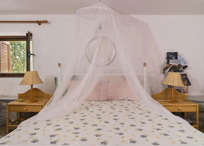 Elise Сasa de vacaciones Vathí